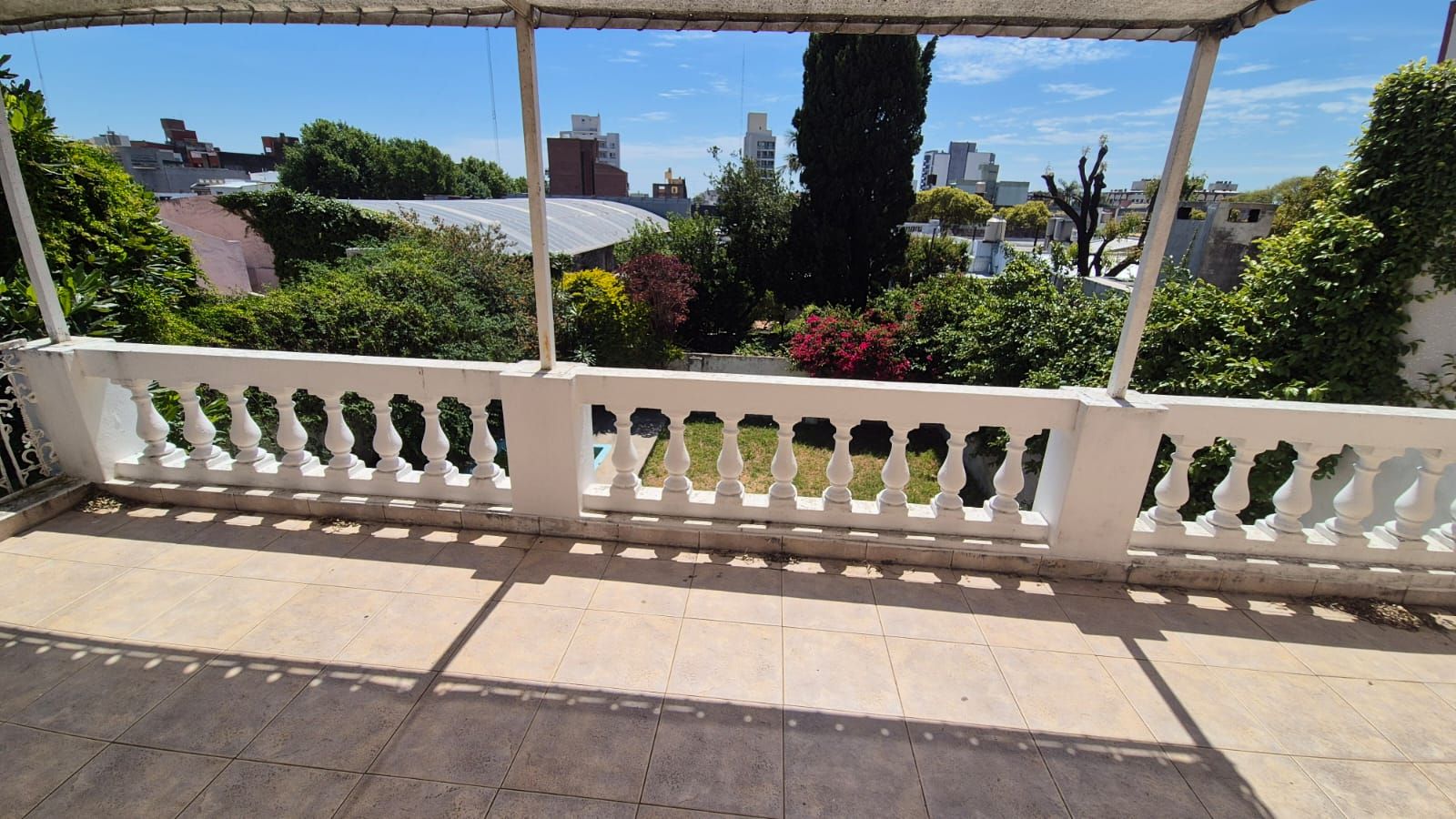 Imagen de la propiedad CASA CENTRICA DOS PLANTAS EN VENTA 